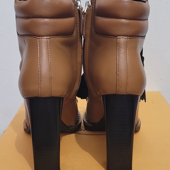 Tod's  tasseled leather ankle boots - Picture 4 of 15